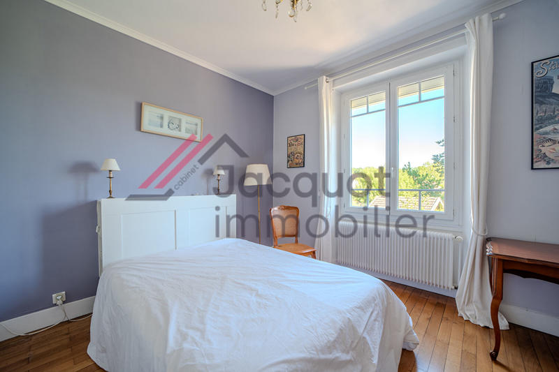 Maison - 211 m² - 10 pièces