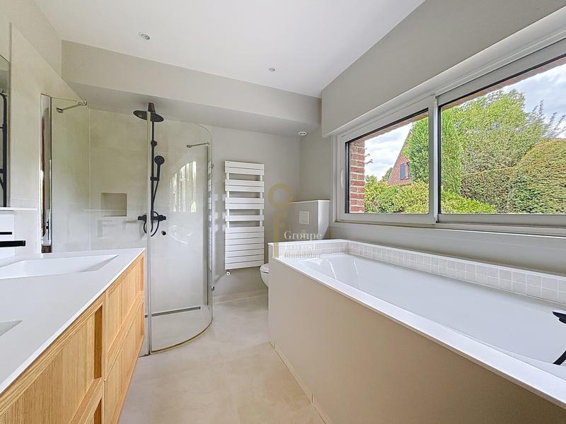 Maison - 248 m² - 8 pièces