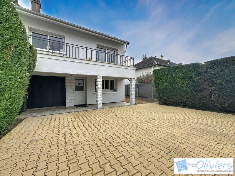 Maison traditionnelle - 140 m² - 6 pièces