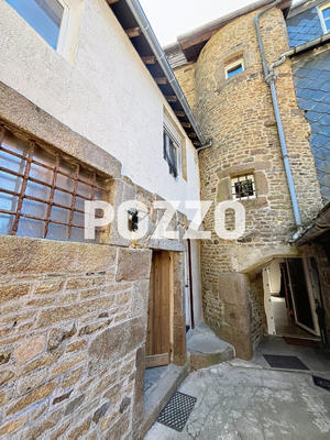 Maison - 104 m² - 8 pièces