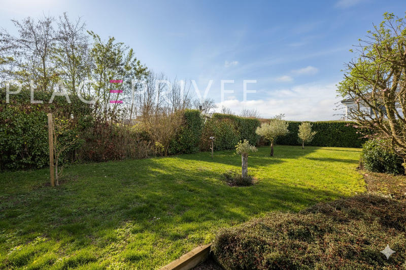 Maison - 225 m² - 7 pièces