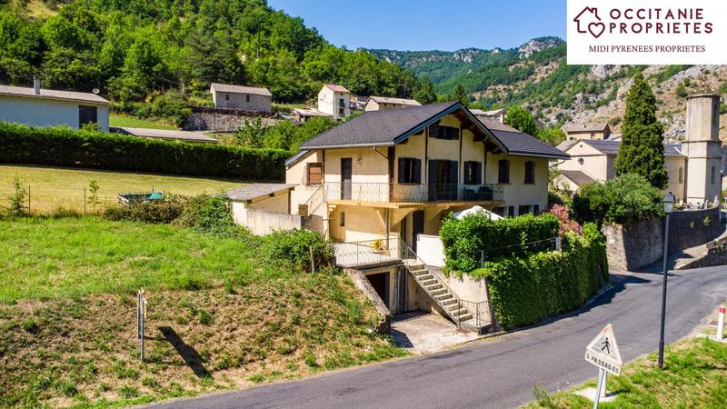 Propriété - 250 m² - 9 pièces