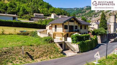 Propriété - 250 m² - 9 pièces