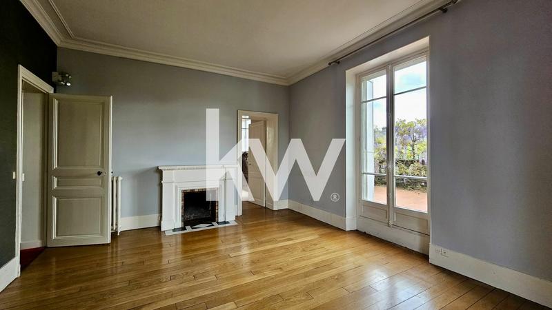 Demeure - 420 m² - 11 pièces