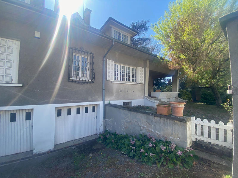 Maison - 285 m² - 10 pièces