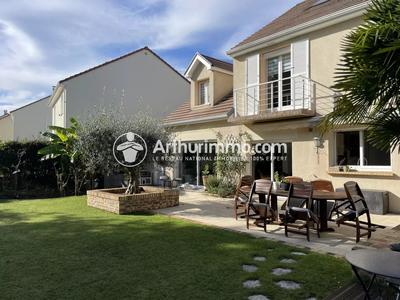 Maison - 210 m² - 7 pièces