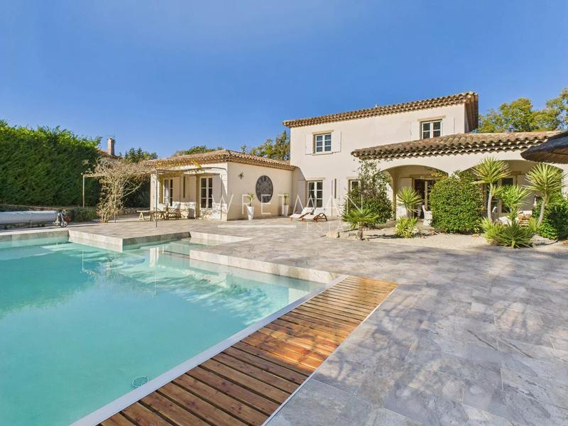 Villa - 252 m² - 6 pièces