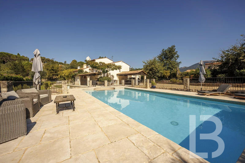 Villa - 196 m² - 6 pièces