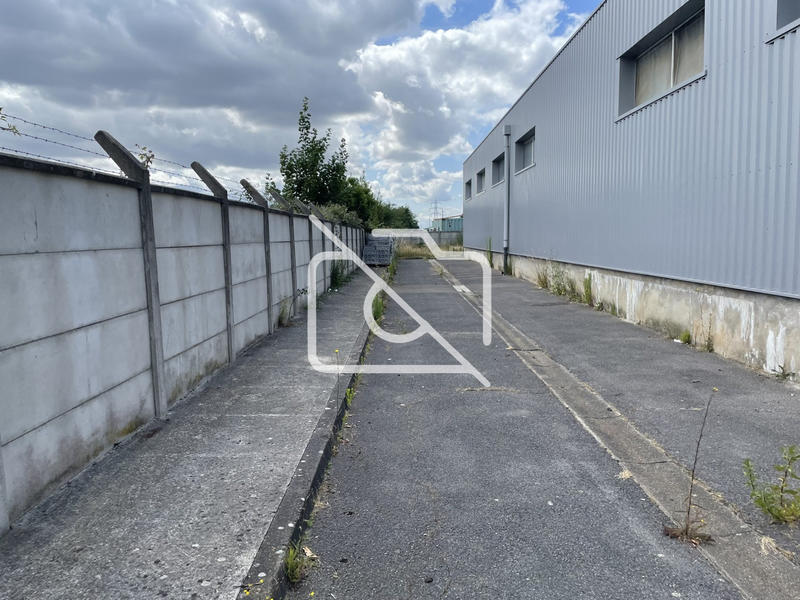 Entrepôt - 1 593 m²