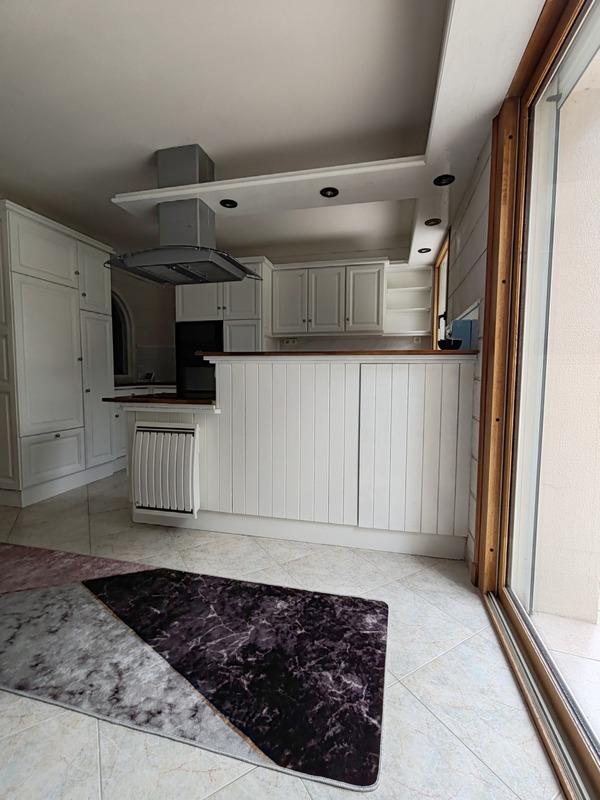 Maison - 230 m² - 10 pièces