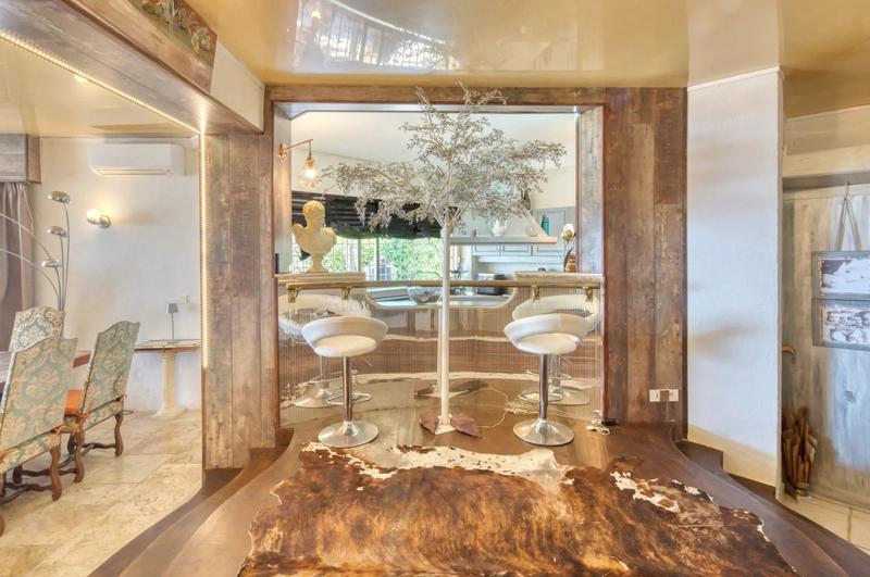 Villa - 347 m² - 9 pièces