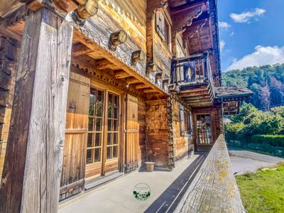 Maison - 220 m² - 6 pièces