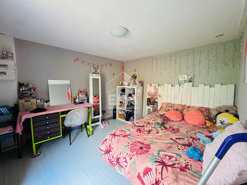 Maison - 275 m² - 10 pièces