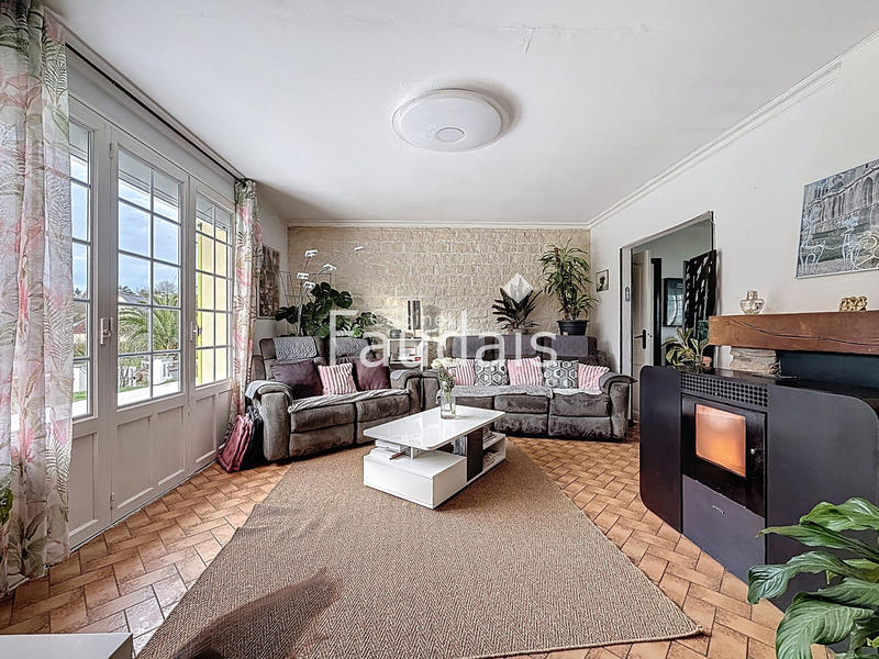 Maison - 135 m² - 9 pièces