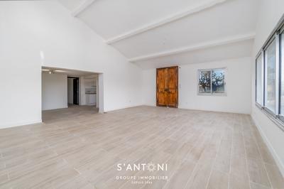 Maison - 217 m² - 5 pièces