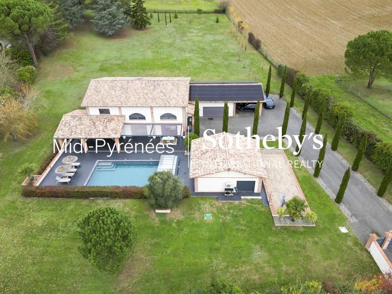 Maison - 320 m² - 9 pièces