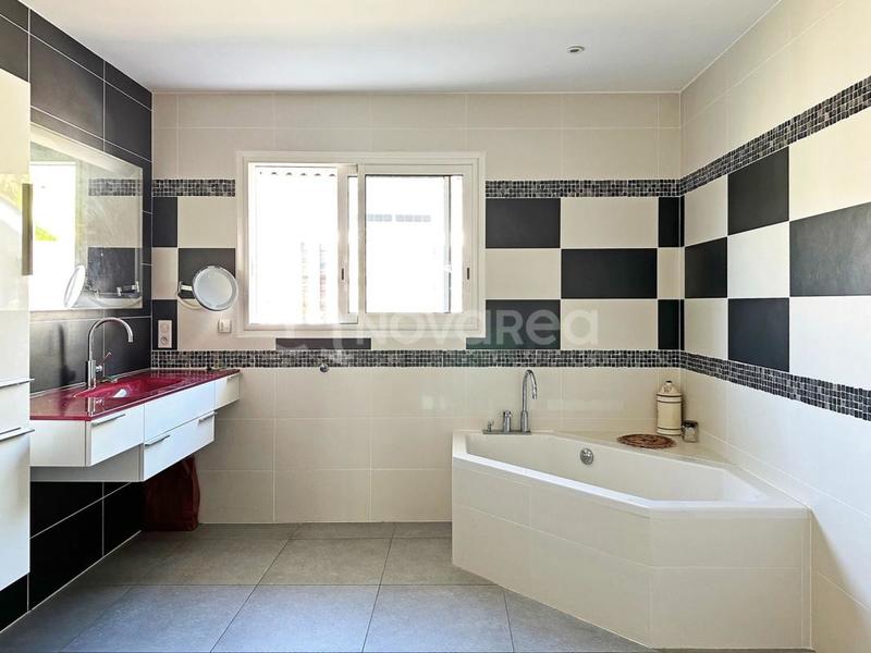 Maison - 644 m² - 17 pièces