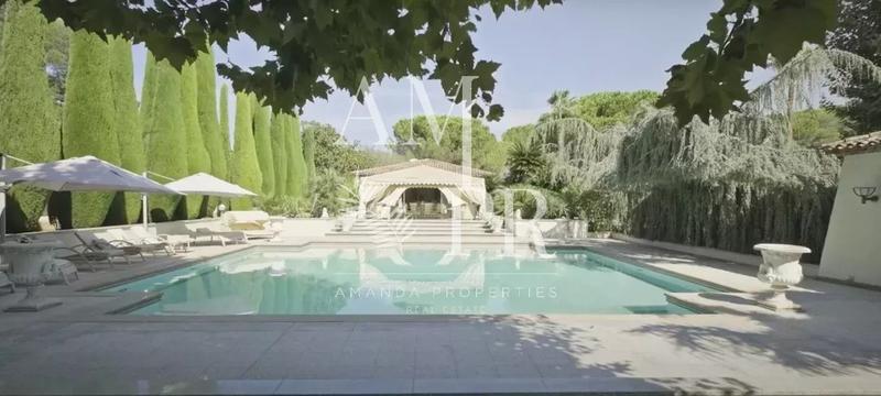 Villa - 520 m² - 10 pièces