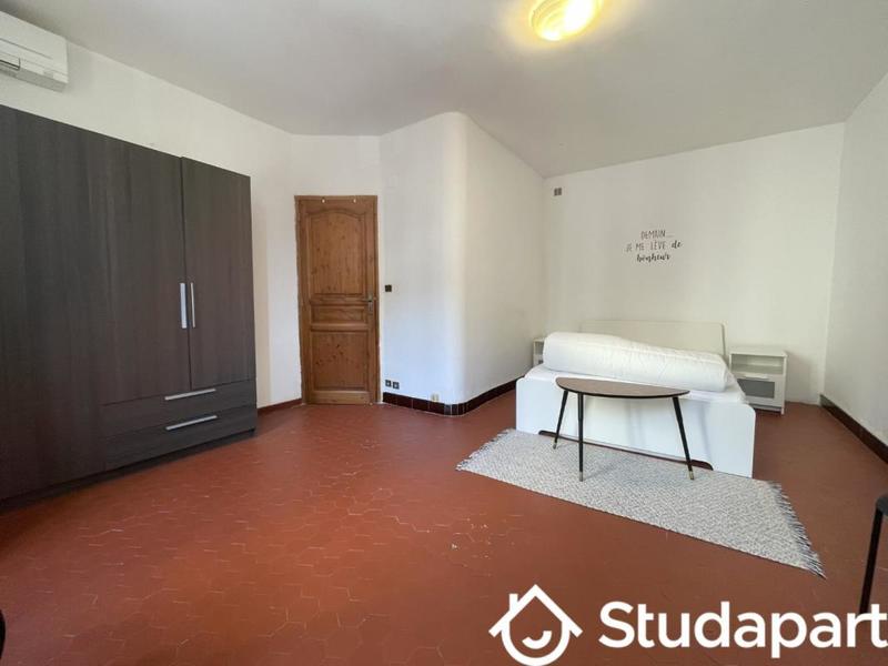 Chambre - 9 m² - 1 pièce