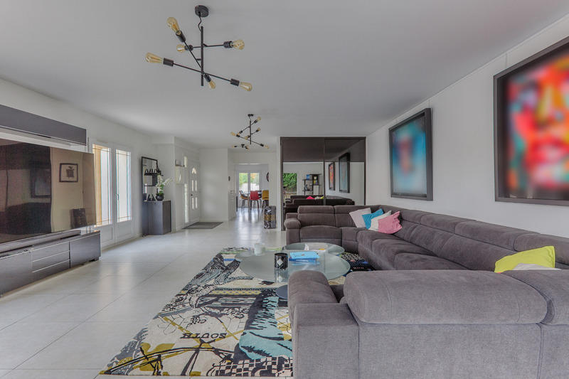 Maison - 240 m² - 7 pièces