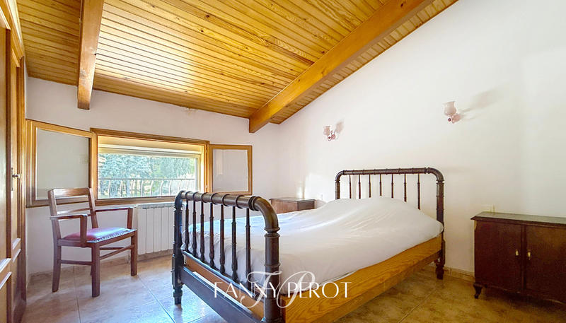 Maison - 220 m² - 8 pièces