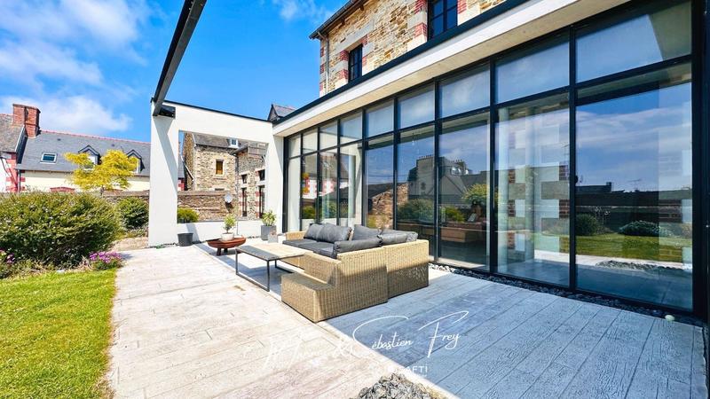 Maison - 388 m² - 10 pièces