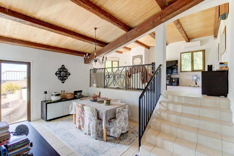 Villa - 206 m² - 6 pièces