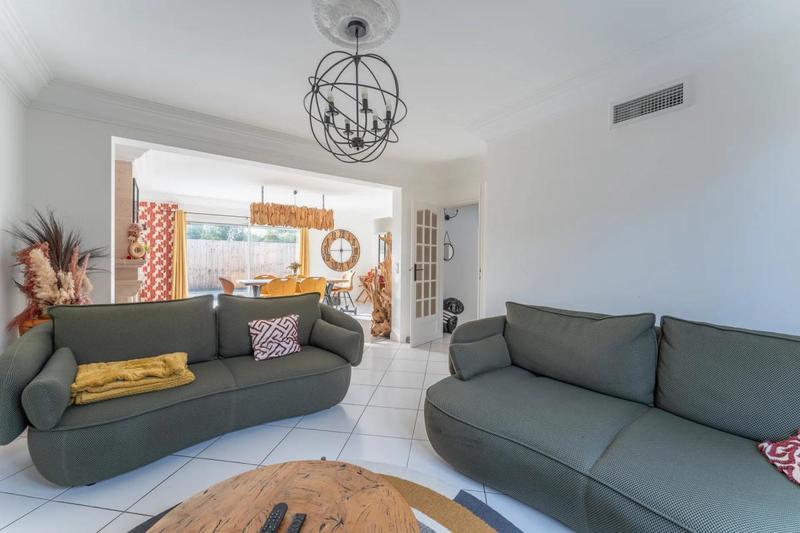 Maison - 232 m² - 8 pièces