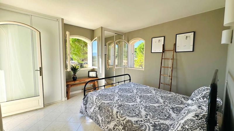 Villa - 250 m² - 10 pièces