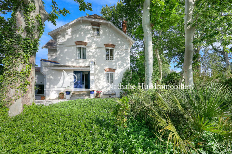 Maison - 300 m² - 7 pièces