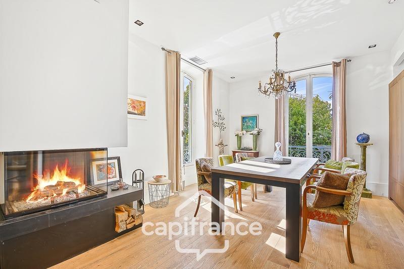 Maison - 323 m² - 10 pièces