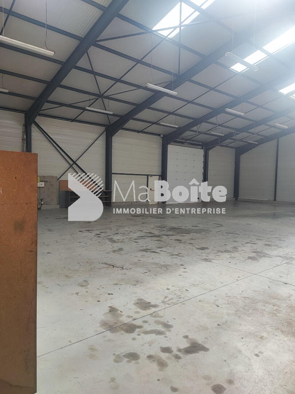 Entrepôt - 850 m²