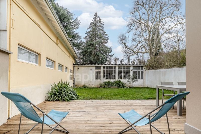 Maison - 210 m² - 9 pièces