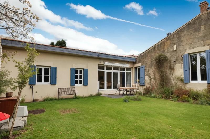 Maison - 200 m² - 8 pièces