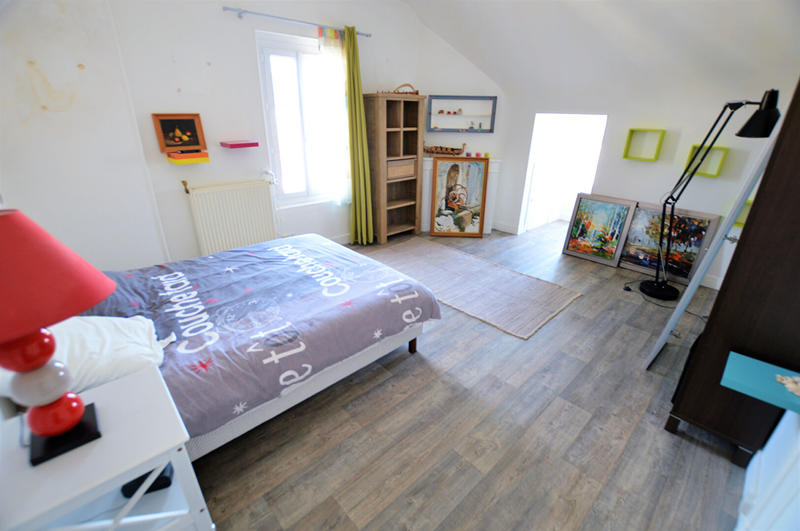 Maison - 202 m² - 9 pièces