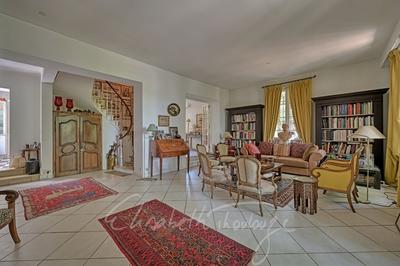 Maison - 240 m² - 9 pièces