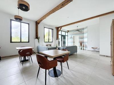 Maison - 236 m² - 7 pièces