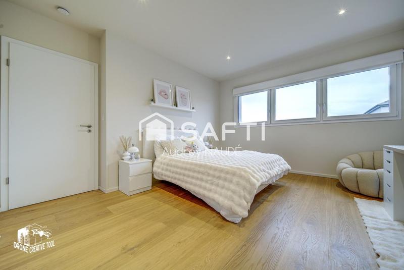 Maison - 235 m² - 8 pièces