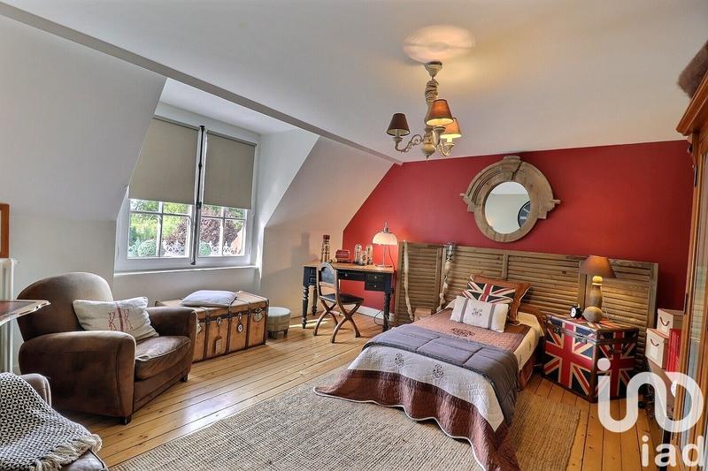 Maison - 250 m² - 10 pièces