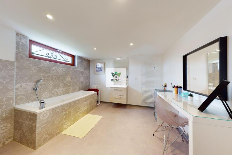 Maison - 102 m² - 4 pièces