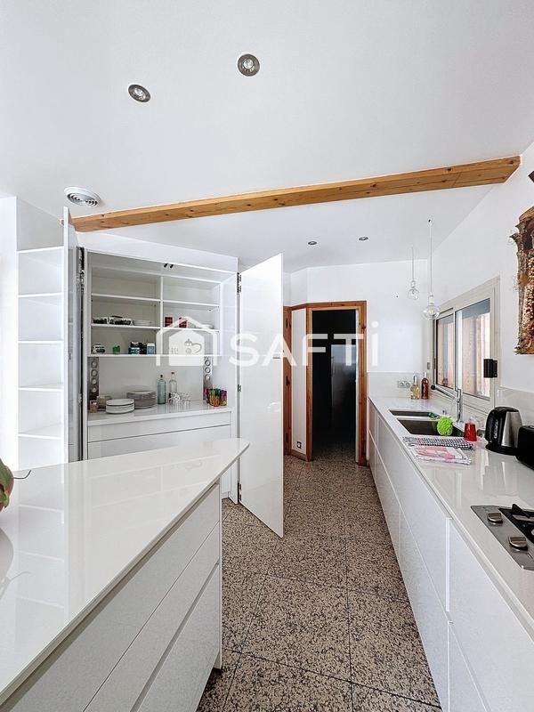 Maison - 251 m² - 10 pièces