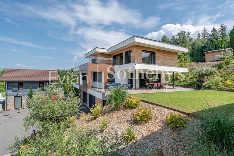 Maison - 276 m² - 7 pièces