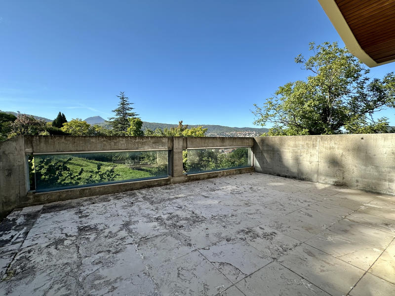 Maison - 220 m² - 9 pièces