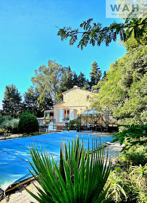 Villa - 152 m² - 8 pièces