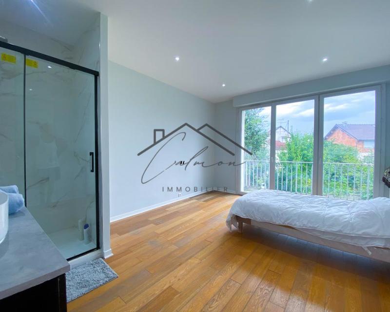 Maison - 250 m² - 7 pièces