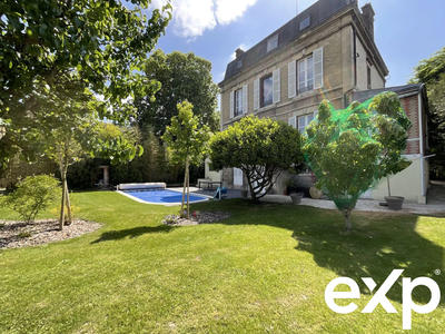 Maison - 252 m² - 9 pièces