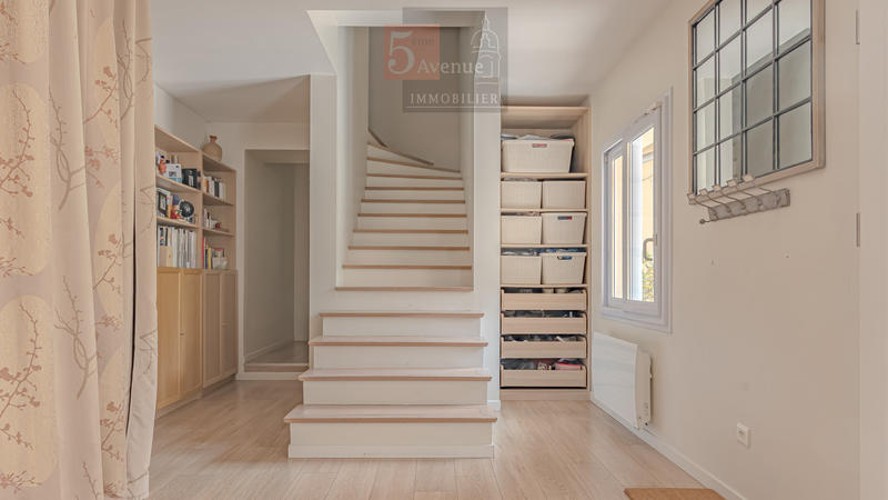 Maison - 212 m² - 9 pièces