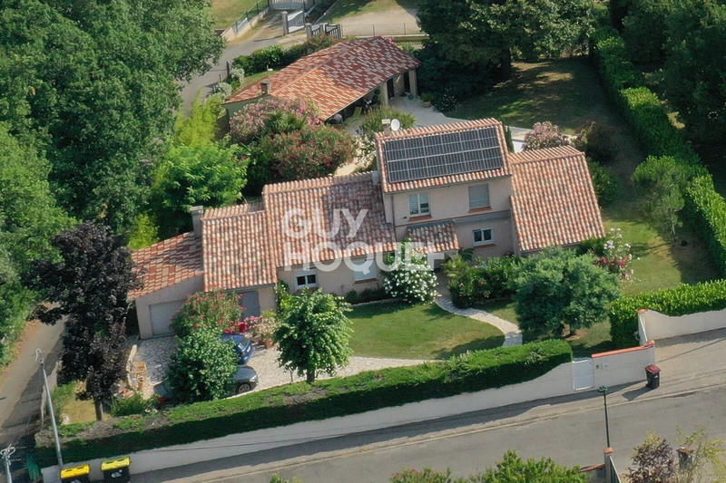 Maison - 254 m² - 8 pièces