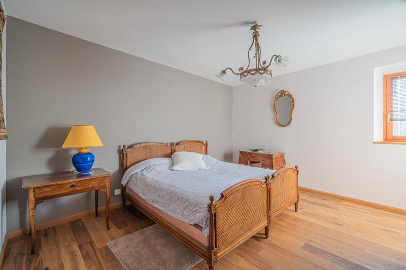 Maison en pierre - 234 m² - 6 pièces