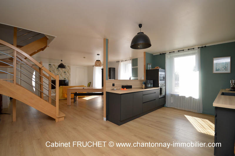 Maison - 232 m² - 6 pièces